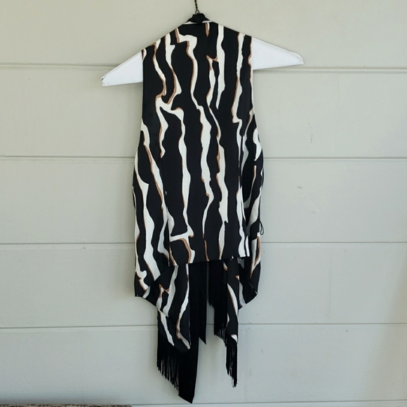 Cache Vest - Picture 2 of 3